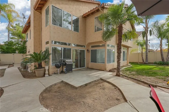 a view of a house with backyard and sitting area