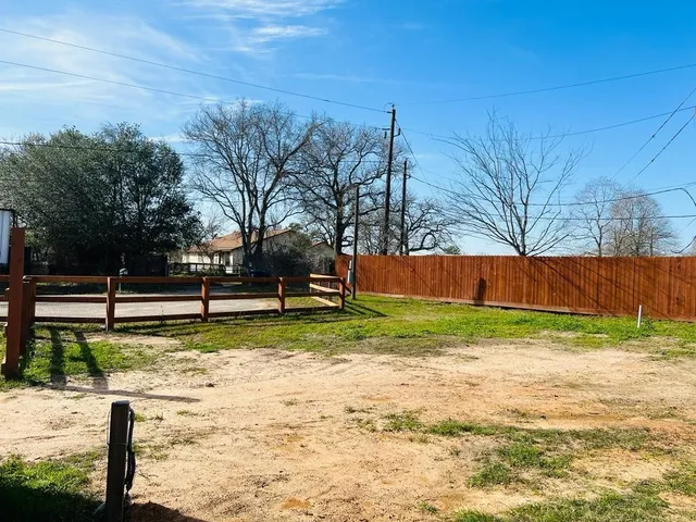 $1,500 | 35226 Free Lane, Pinehurst, TX 77362