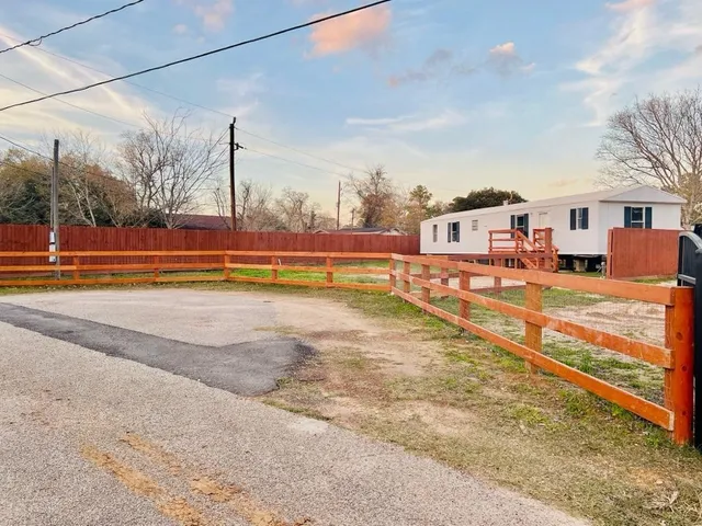 $1,500 | 35226 Free Lane, Pinehurst, TX 77362