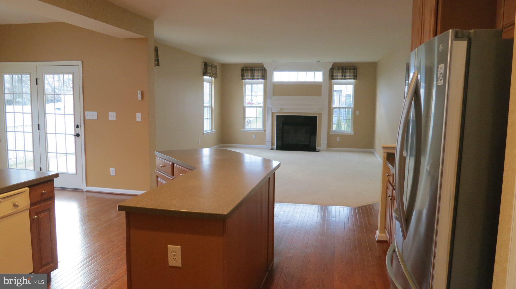 3 Lardner Road Burlington, NJ 08016 - Photo 10 of 28 Spacious open-concept living area.