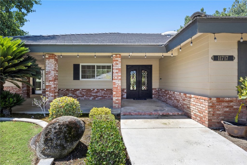 11717 Old Town Road Bakersfield, CA 93312 - Photo 12 of 61 a front view of a house with a yard and garage