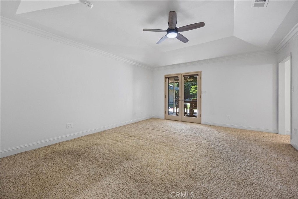 11717 Old Town Road Bakersfield, CA 93312 - Photo 33 of 61 an empty room with ceiling fan and windows
