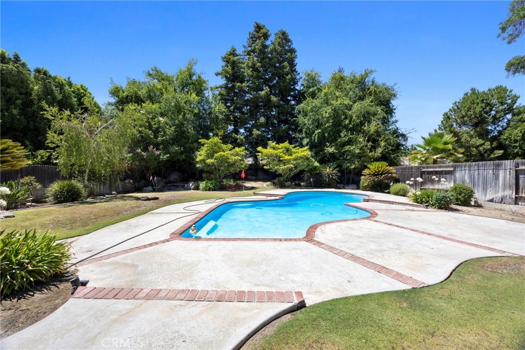 11717 Old Town Road Bakersfield, CA 93312 - Photo 53 of 61 a view of outdoor space yard and a garage