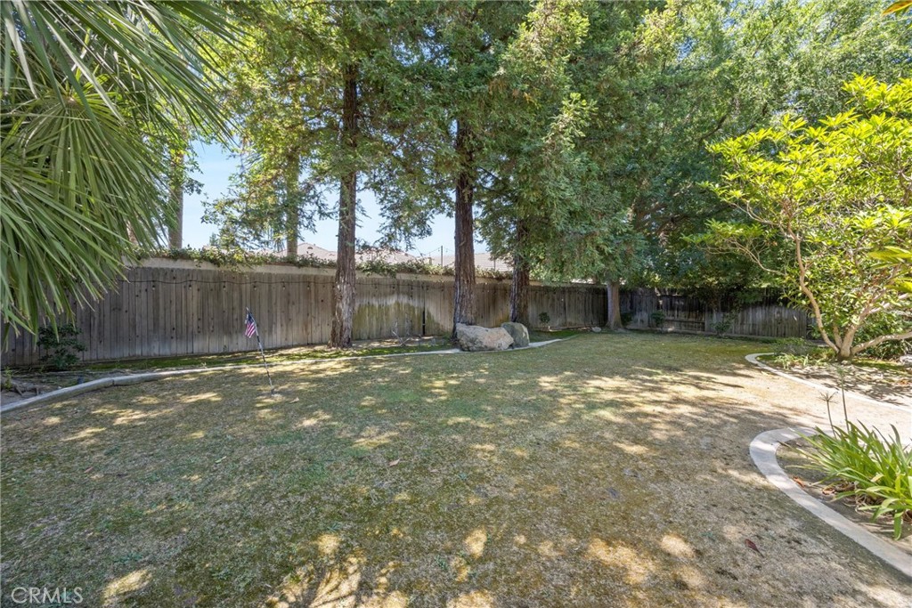 11717 Old Town Road Bakersfield, CA 93312 - Photo 57 of 61 a backyard of a house with lots of green space