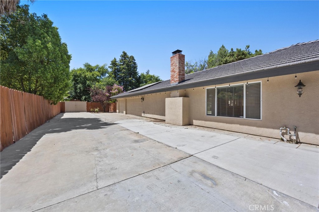 11717 Old Town Road Bakersfield, CA 93312 - Photo 59 of 61 a backyard of a house with table and chairs