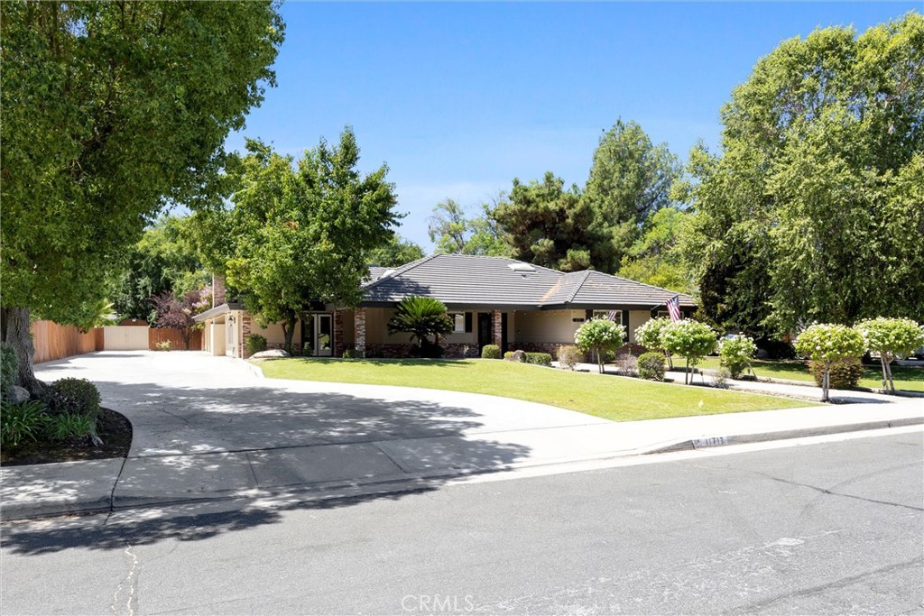 11717 Old Town Road Bakersfield, CA 93312 - Photo 9 of 61 a view of a swimming pool with a yard and plants