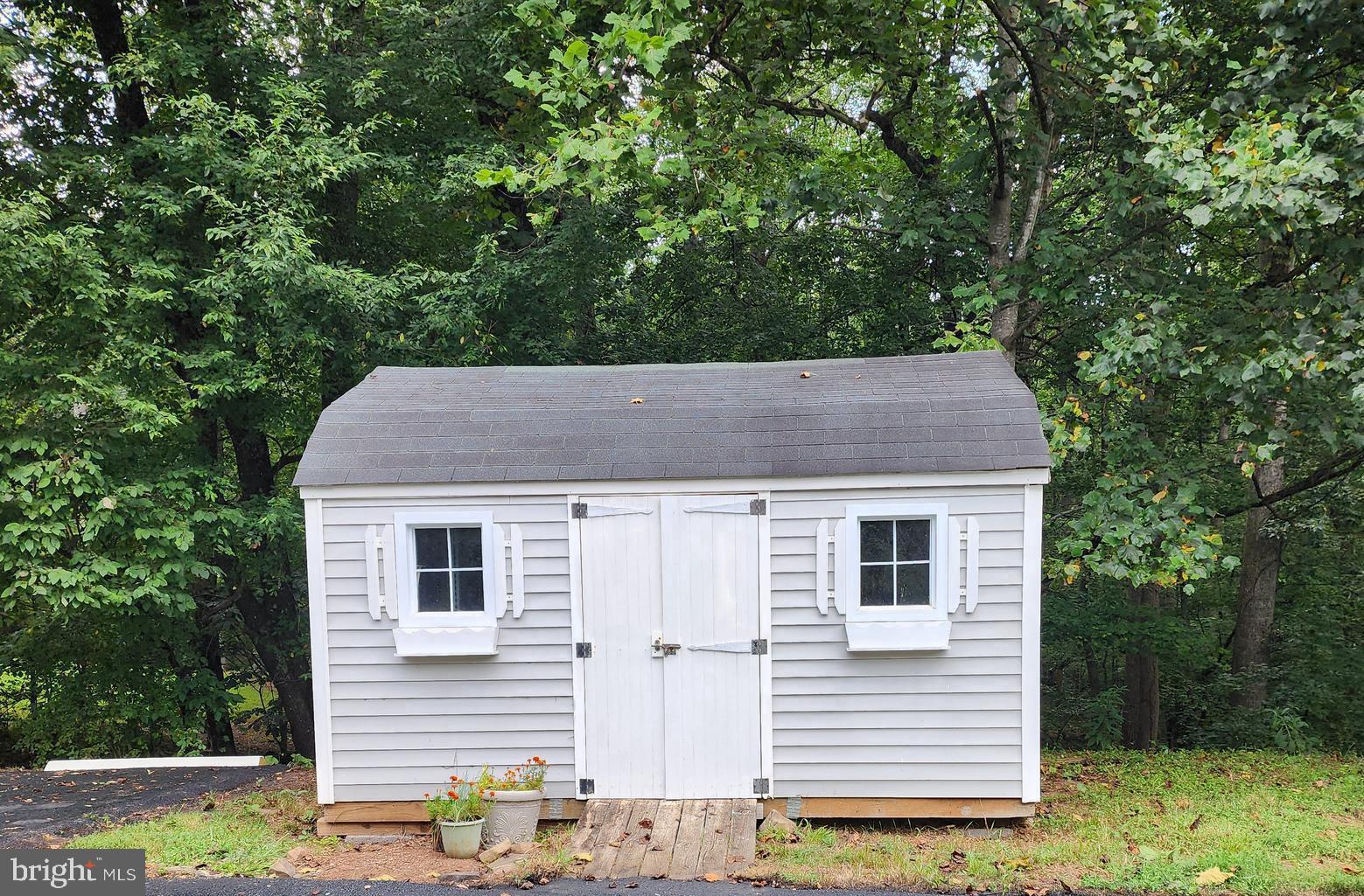 22247 Watson Road Leesburg, VA 20175 - Photo 40 of 54 Shed #1
