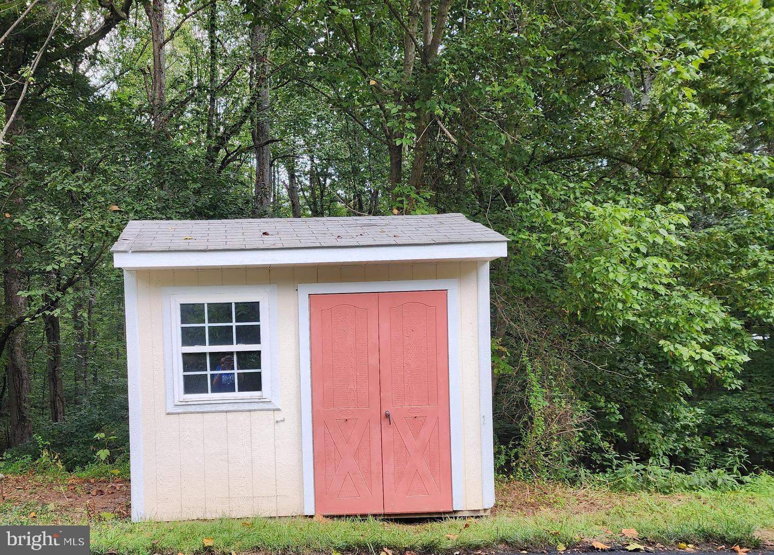 22247 Watson Road Leesburg, VA 20175 - Photo 41 of 54 Shed #2