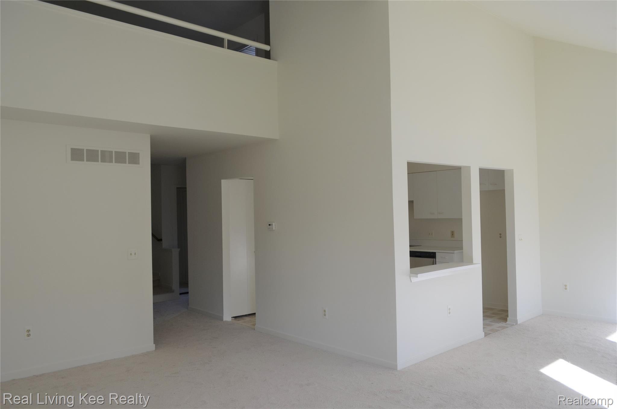 688 Charing Court Rochester, MI 48307 - Photo 10 of 20 DSC_0526 (2).JPG