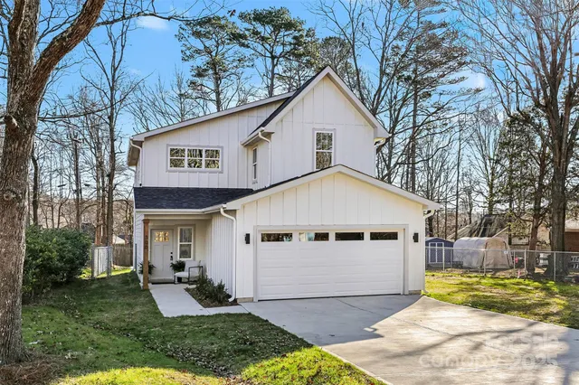 $449,500 | 300 Cedarwood Lane, Matthews, NC 28104