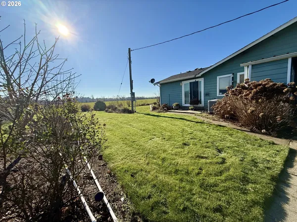 a view of a backyard of the house