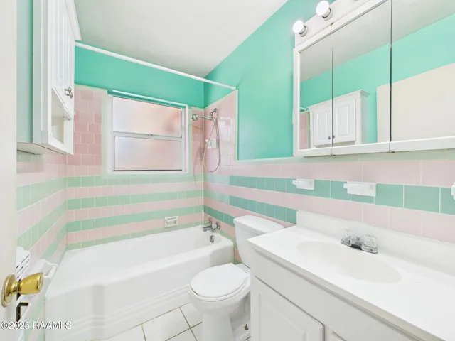 $1,099 | 1618 West St Mary Boulevard, Unit LEFT, Lafayette, LA 70506