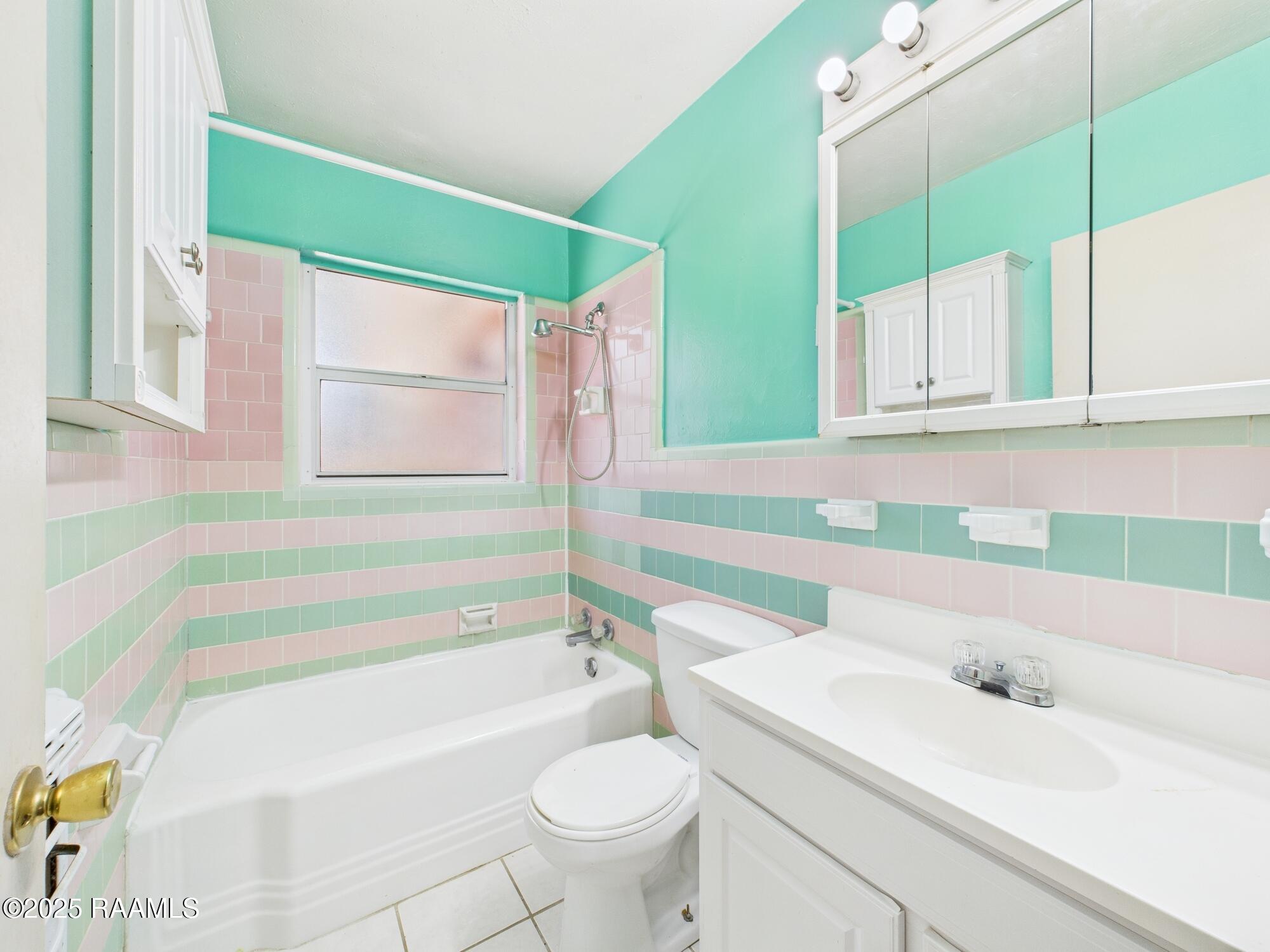 1618 West St Mary Boulevard, Unit LEFT Lafayette, LA 70506 - Photo 11 of 18 CAM04252G0-PR0124-STILL011