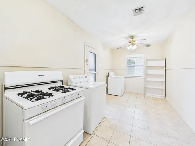 $1,099 | 1618 West St Mary Boulevard, Unit LEFT, Lafayette, LA 70506