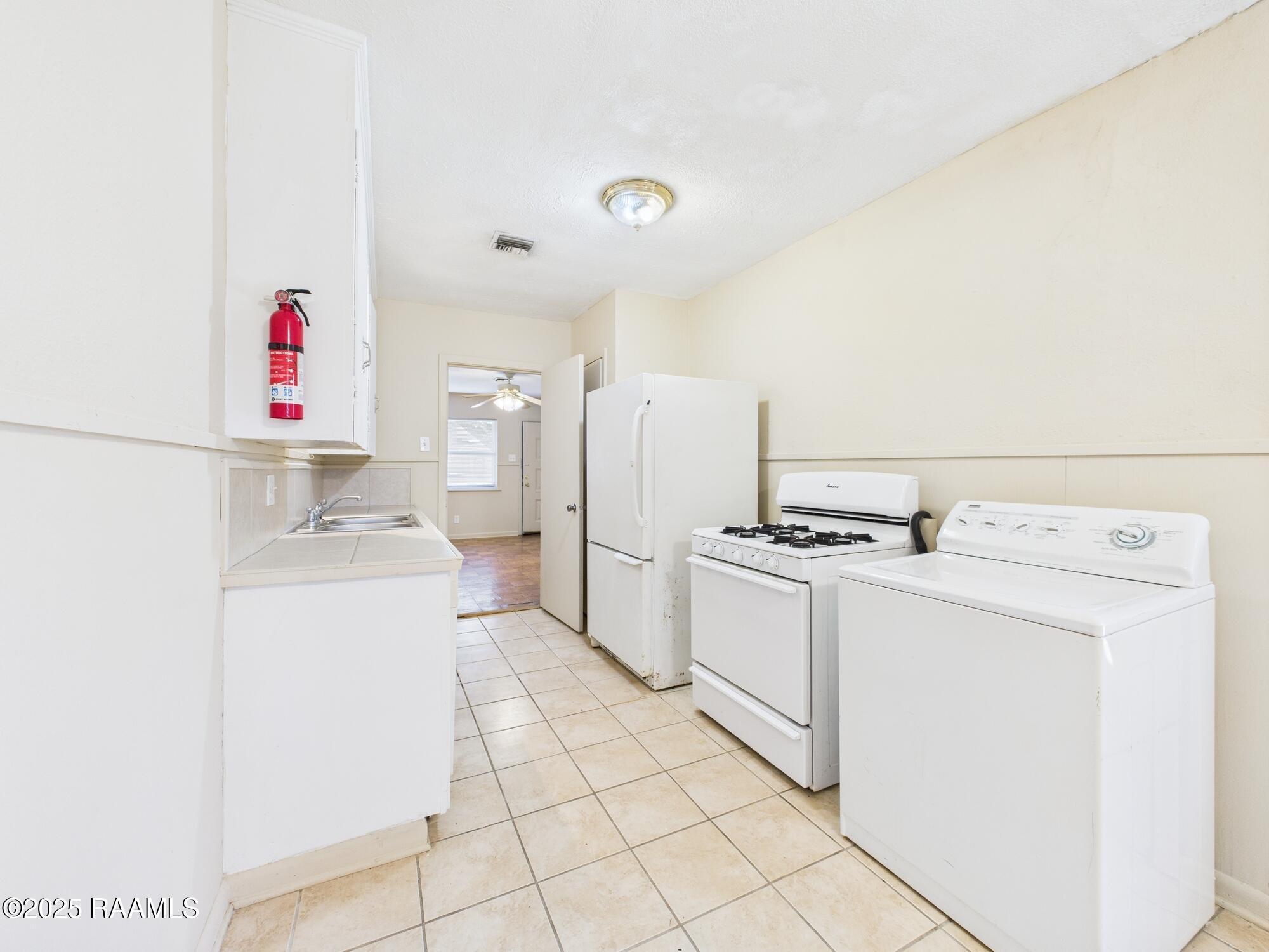 1618 West St Mary Boulevard, Unit LEFT Lafayette, LA 70506 - Photo 13 of 18 CAM04252G0-PR0124-STILL013