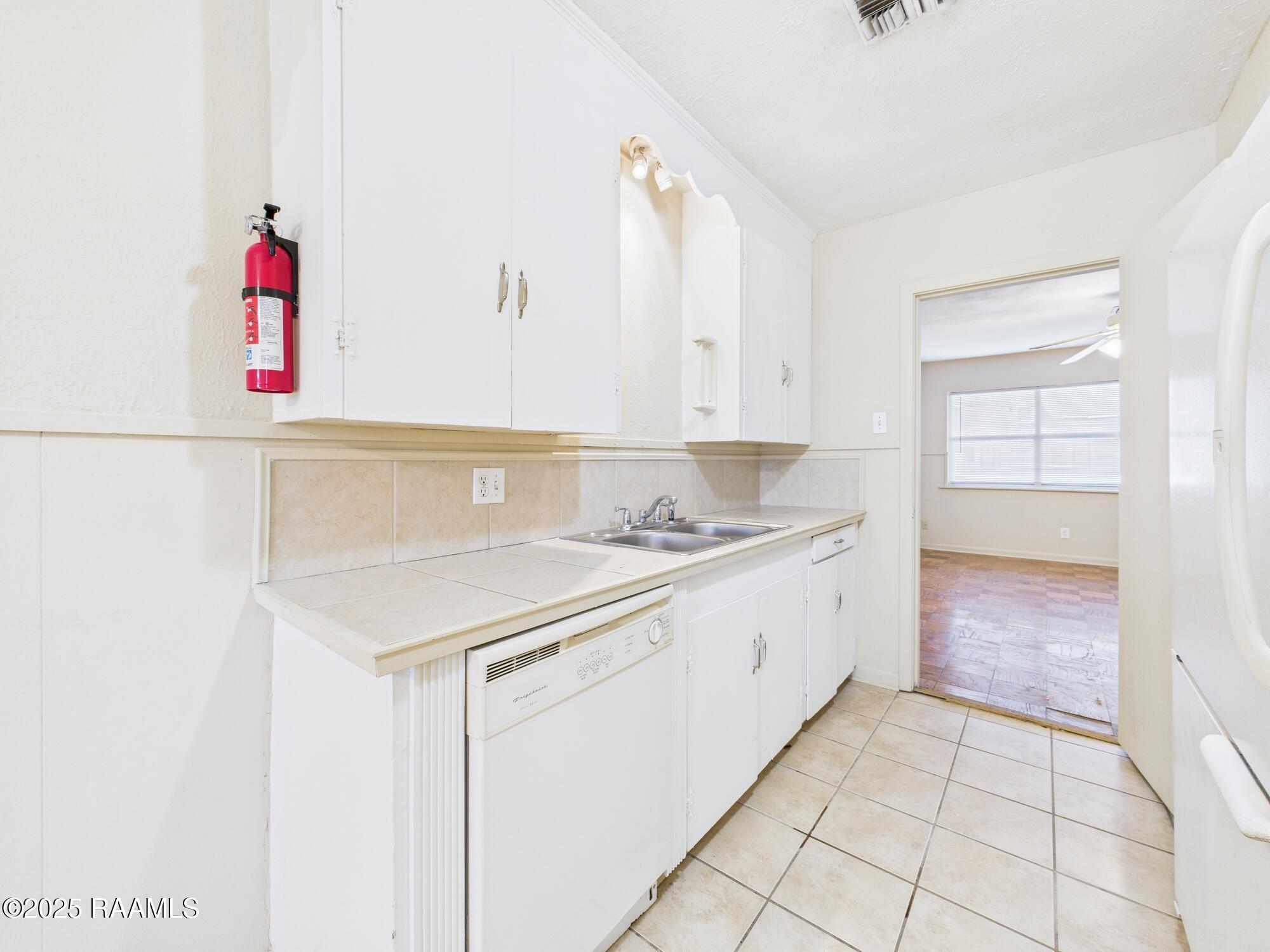 1618 West St Mary Boulevard, Unit LEFT Lafayette, LA 70506 - Photo 14 of 18 CAM04252G0-PR0124-STILL014