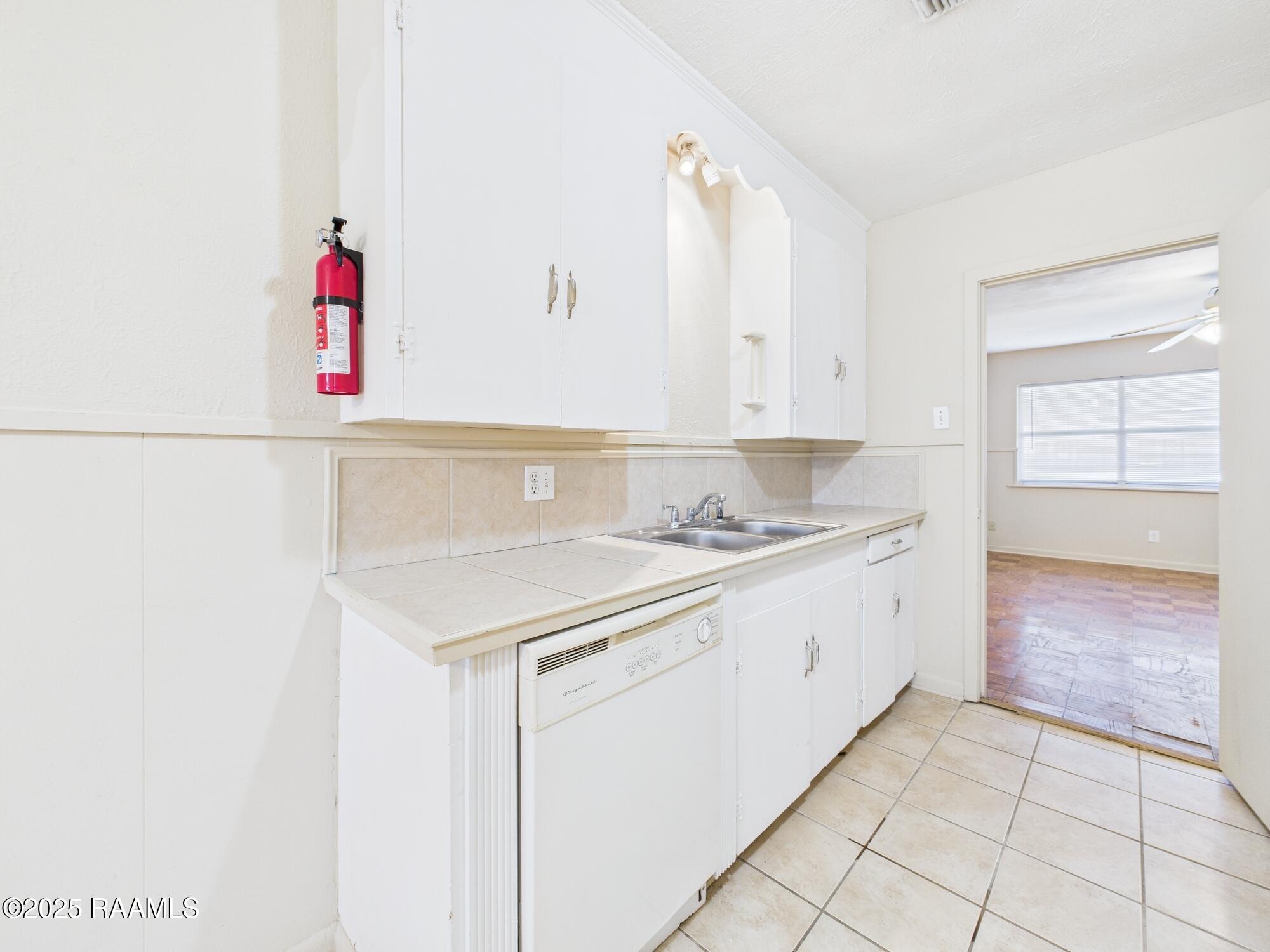 1618 West St Mary Boulevard, Unit LEFT Lafayette, LA 70506 - Photo 15 of 18 CAM04252G0-PR0124-STILL015