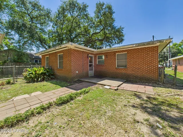 $1,099 | 1618 West St Mary Boulevard, Unit LEFT, Lafayette, LA 70506