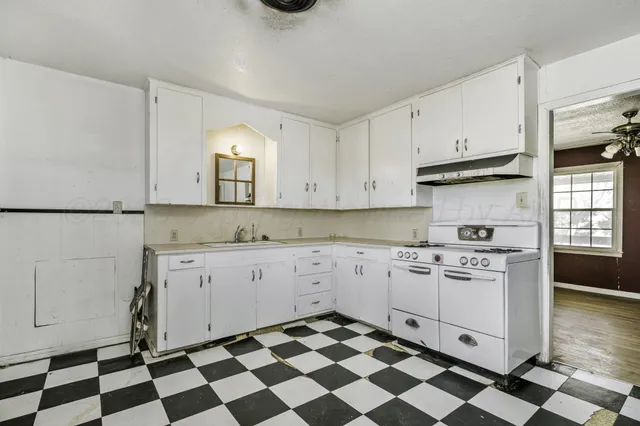 $275,000 | 8275 County Road 4, Pampa, TX 79065