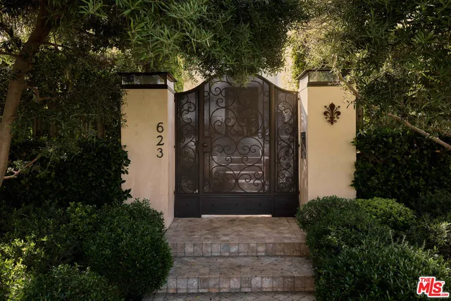 a sign that is on the side of the road