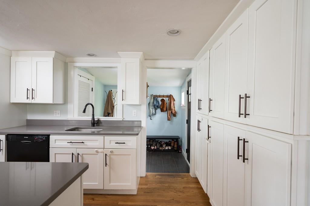 10 Fallon Point Hanson, MA 02341 - Photo 4 of 32 Gallery Image 4