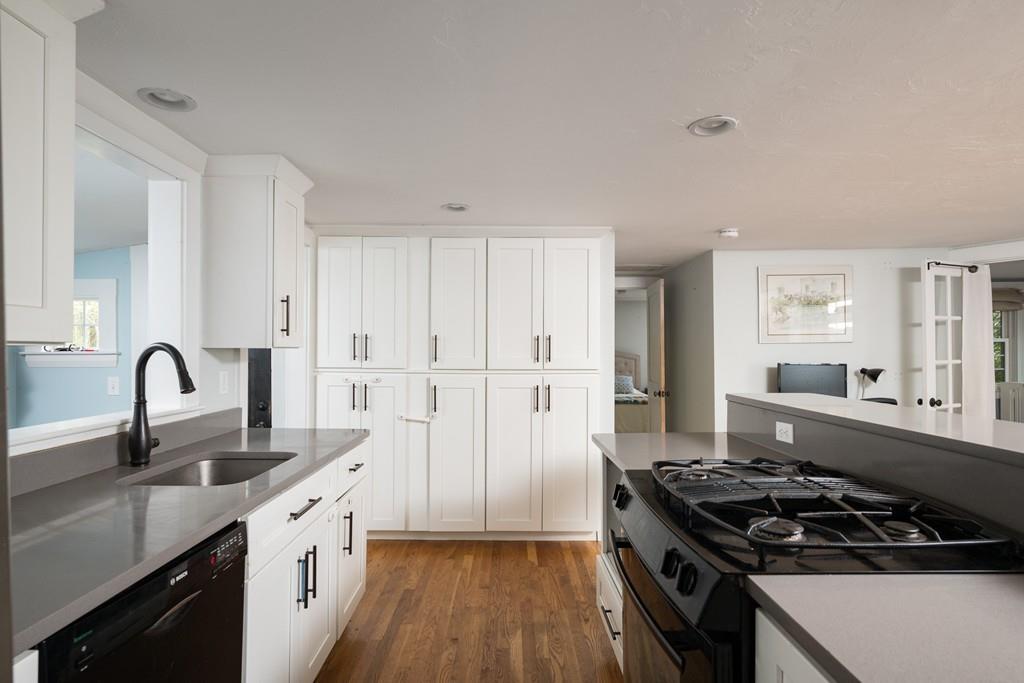 10 Fallon Point Hanson, MA 02341 - Photo 5 of 32 Gallery Image 5