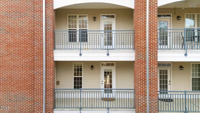 $385,000 | 113 Conner Drive, Unit 101, Chapel Hill, NC 27514