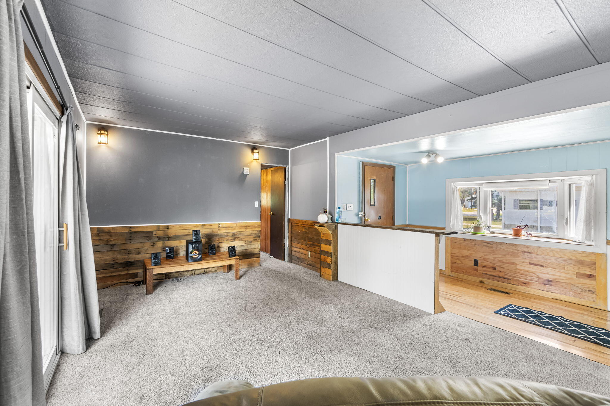 4055 West Pinecrest Road Grayling, MI 49738 - Photo 12 of 26 Living Room