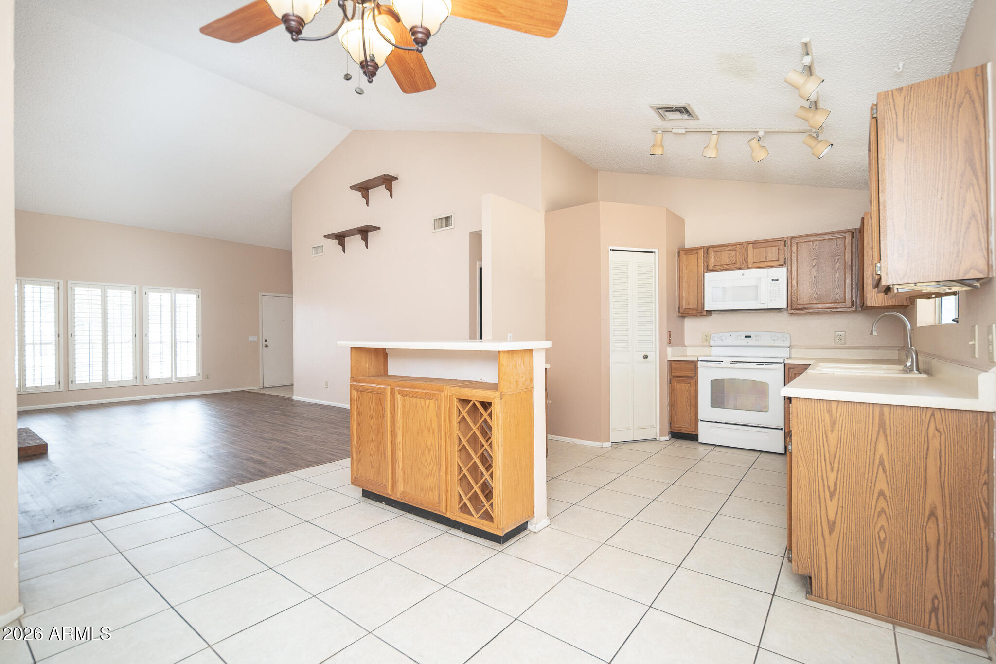 6432 West Grandview Road Glendale, AZ 85306 - Photo 4 of 38