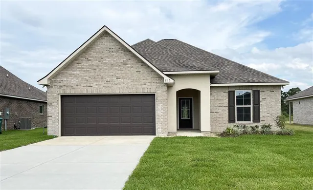 $223,050 | 215 White Castle North, Iowa, LA 70647