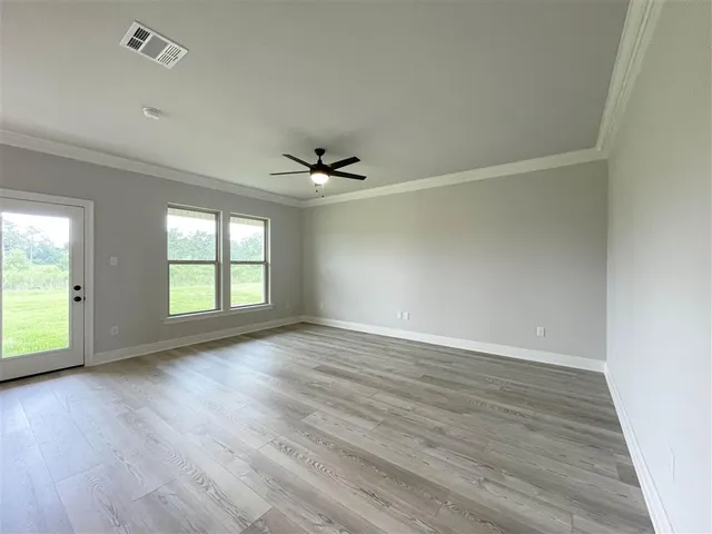 $223,045 | 215 White Castle North, Iowa, LA 70647