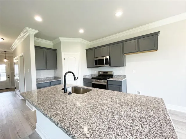 $223,045 | 215 White Castle North, Iowa, LA 70647