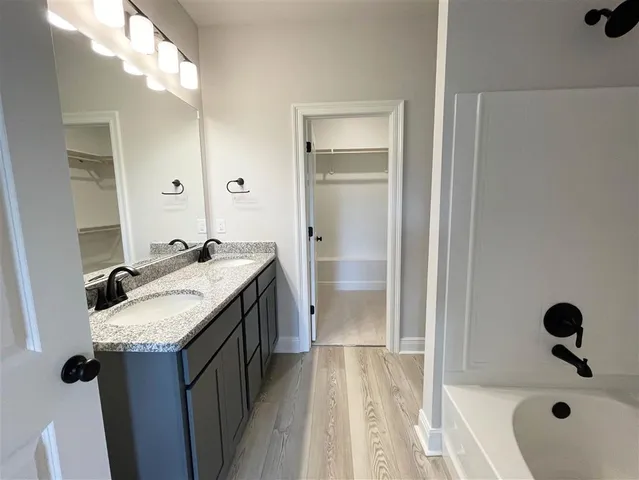 $223,045 | 215 White Castle North, Iowa, LA 70647