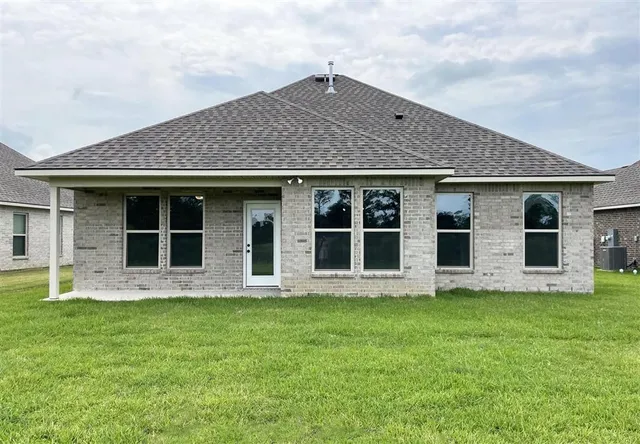 $223,045 | 215 White Castle North, Iowa, LA 70647