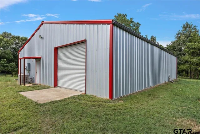 a view of a house with backyard and tree