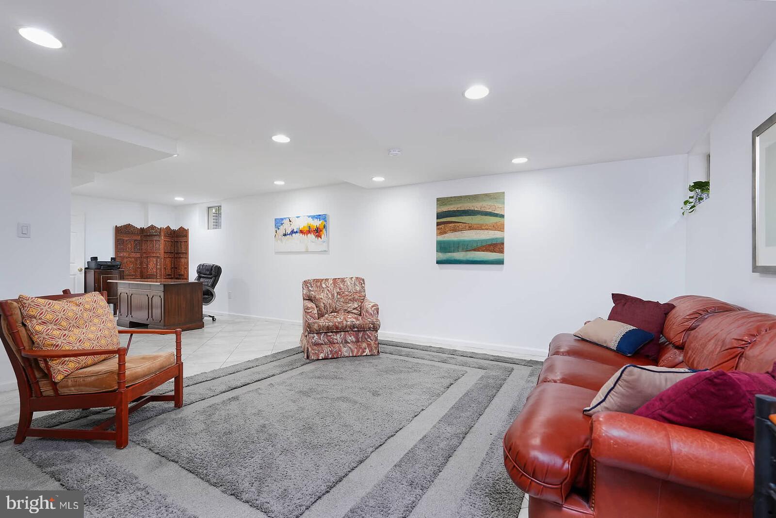 9505 Columbia Boulevard Silver Spring, MD 20910 - Photo 30 of 55 a living room with furniture