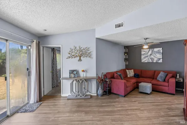 $525,000 | 1012 Murre Way, Suisun City, CA 94585