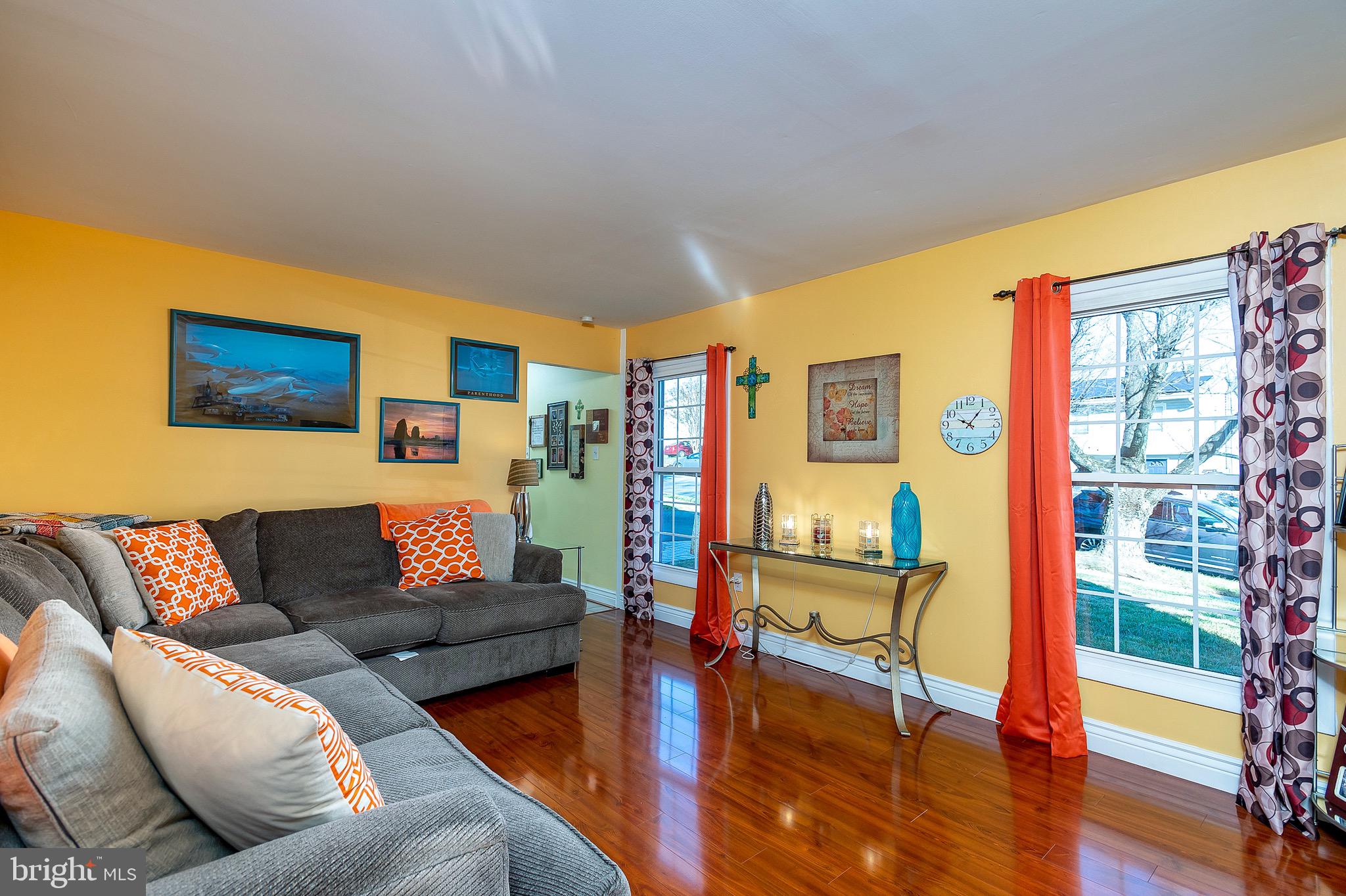 1057 Springhill Way Gambrills, MD 21054 - Photo 5 of 31 Living Room