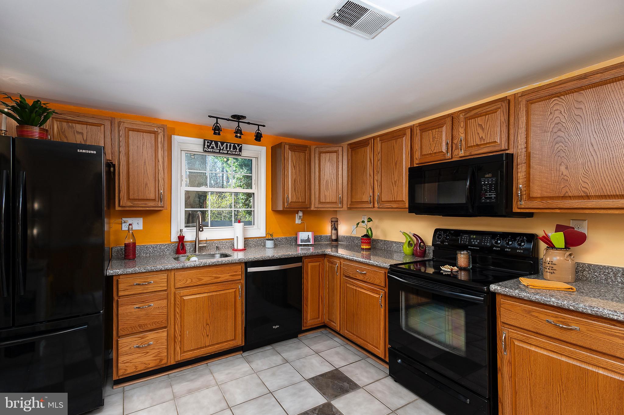 1057 Springhill Way Gambrills, MD 21054 - Photo 9 of 31 Kitchen (alt view)