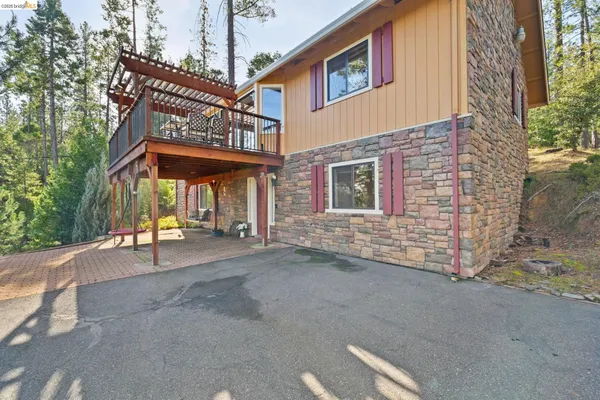 $380,000 | 20237 Upper Skyridge Drive, Groveland, CA 95321