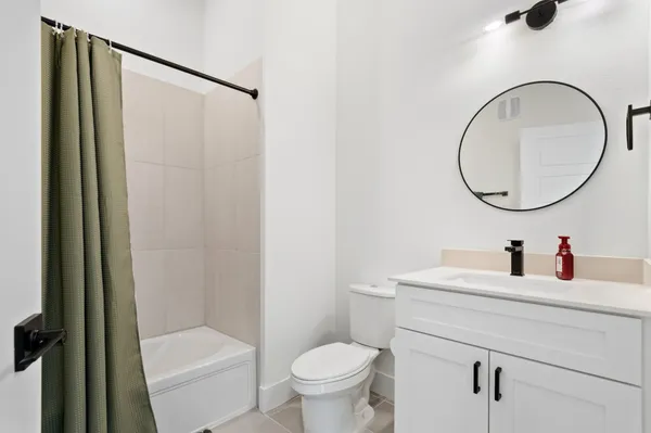$2,500 | 1811 Webberville Road, Unit 1305, Austin, TX 78721