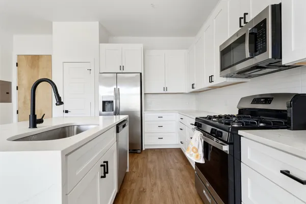 $2,500 | 1811 Webberville Road, Unit 1305, Austin, TX 78721