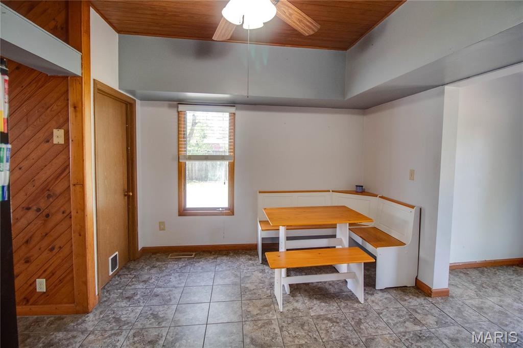 4743 Ahrens Avenue Roxana, IL 62025 - Photo 9 of 34 Gallery Image 9