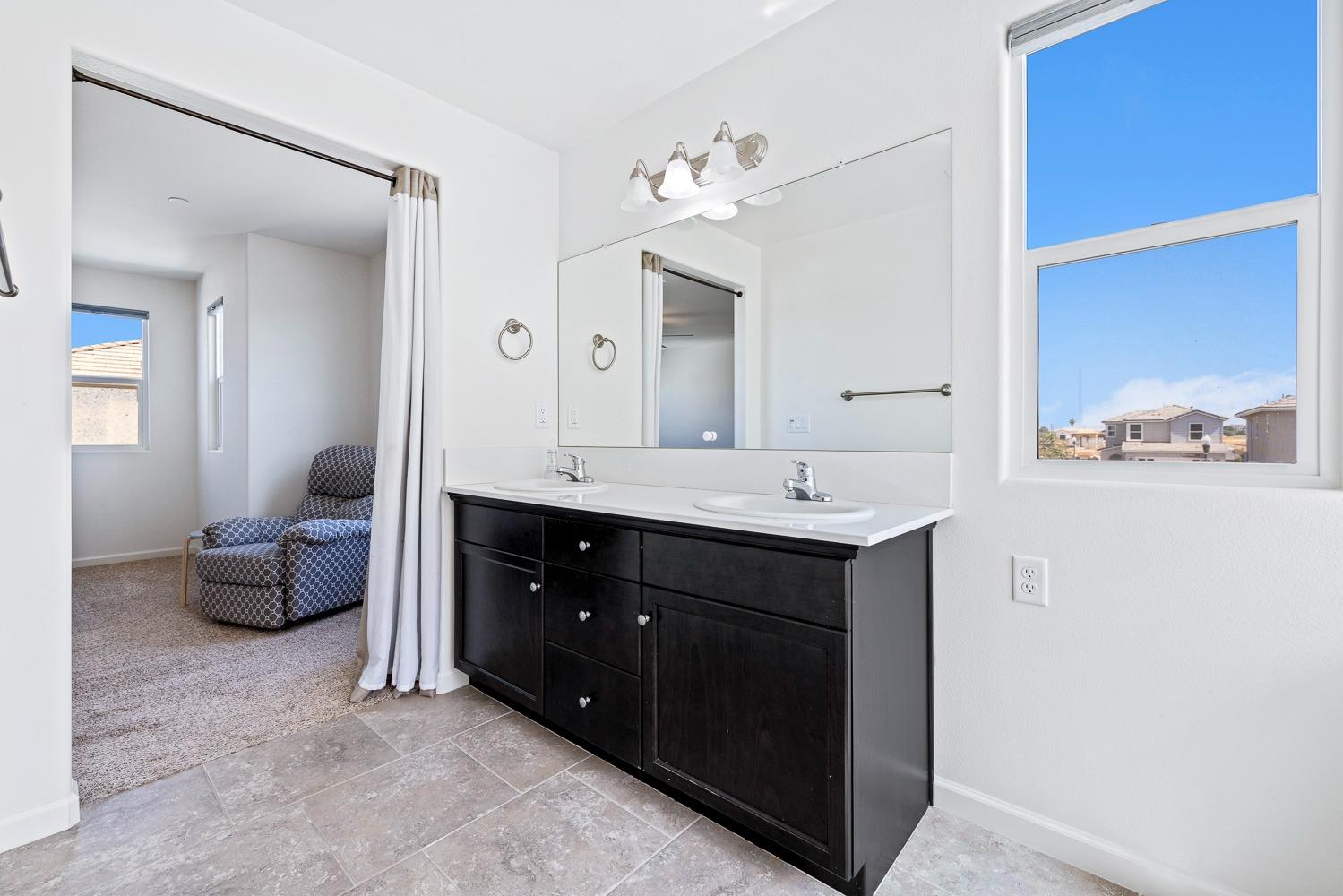 3606 Parkstone Way Clovis, CA 93619 - Photo 27 of 38 a spacious bathroom with a double vanity sink and mirror