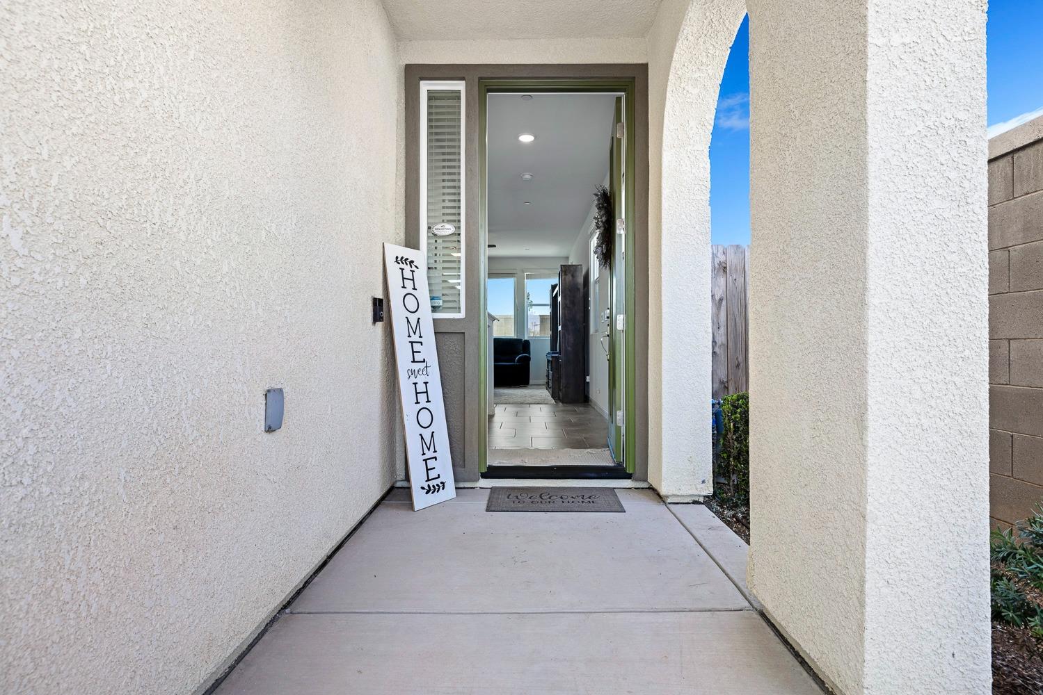 3606 Parkstone Way Clovis, CA 93619 - Photo 3 of 38 a view of a bathroom