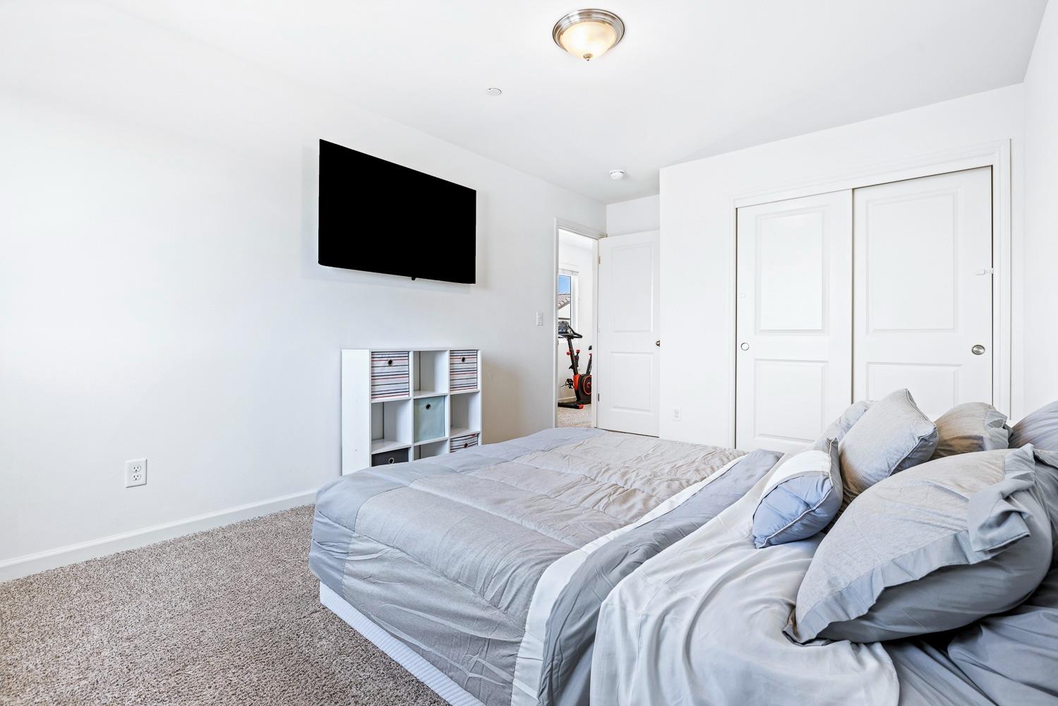 3606 Parkstone Way Clovis, CA 93619 - Photo 31 of 38 a bedroom with a bed and a flat screen tv