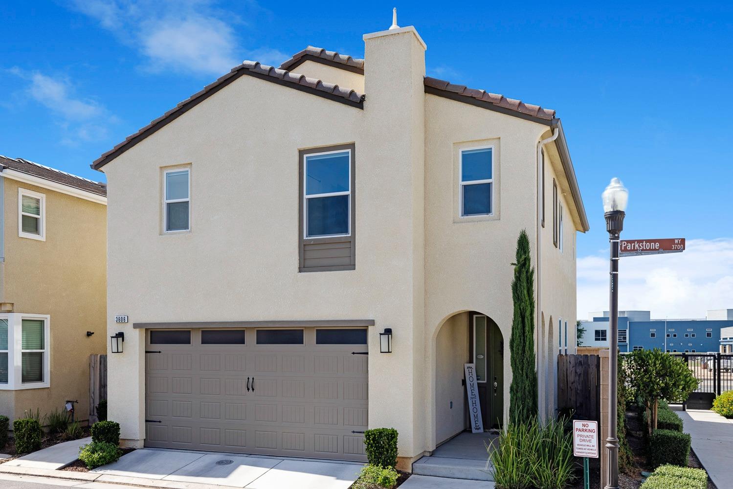 3606 Parkstone Way Clovis, CA 93619 - Photo 38 of 38 a front view of a house with garden