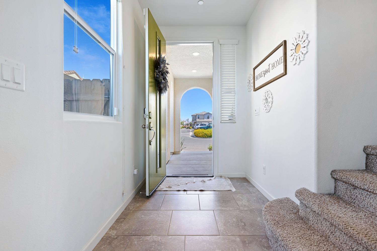 3606 Parkstone Way Clovis, CA 93619 - Photo 4 of 38