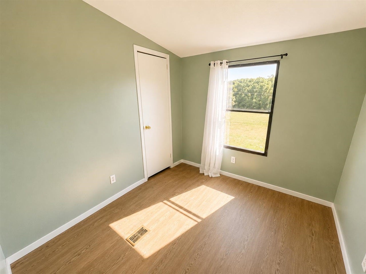 5750 Randolph Goodluck Road Summer Shade, KY 42166 - Photo 28 of 33 Gallery Image 28