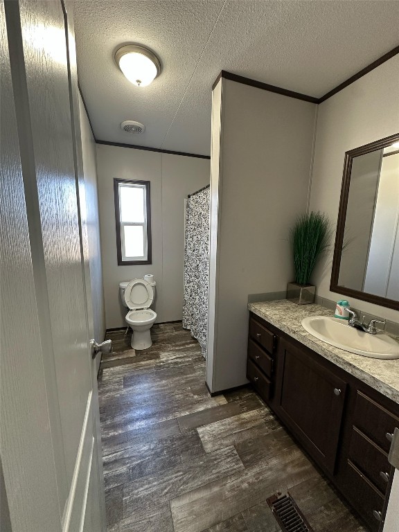3278 County Road 417 Thorndale, TX 76577 - Photo 21 of 24 a bathroom with double vanity sink and a mirror